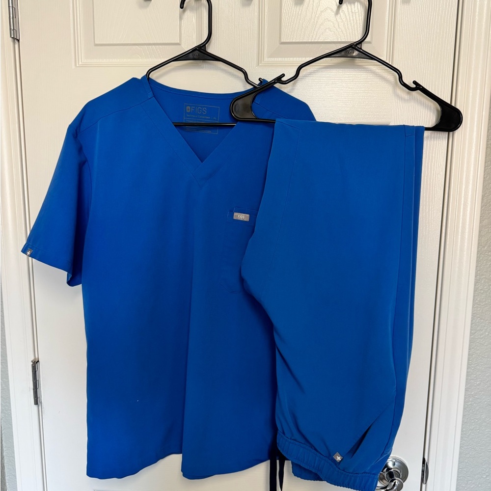 Figs Men’s Royal Blue Scrub Set XL Top/Large Bottoms - Picture 3 of 9